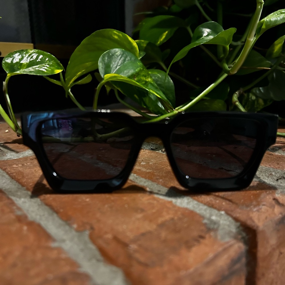 Elegant Black Square Sunglasses